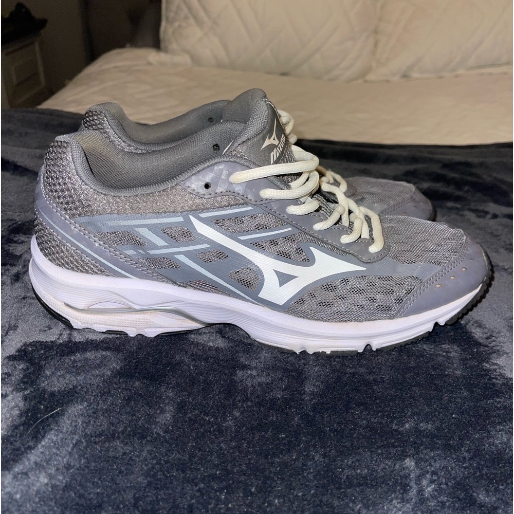 Mizuno running shoes